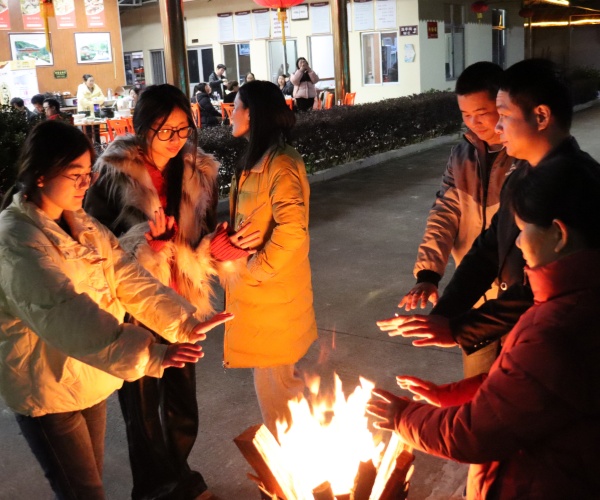 Xiamen Van Seat bonfire activity